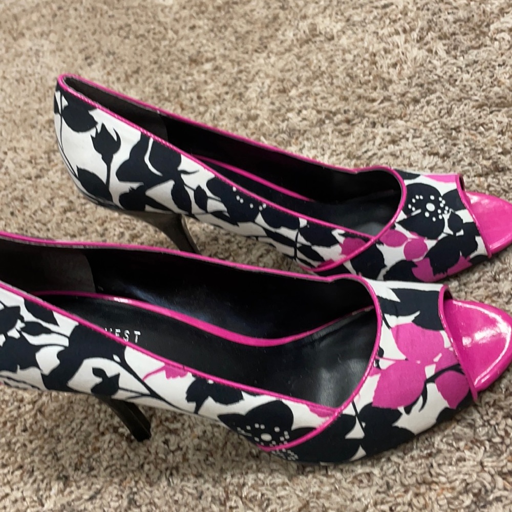 Peep toe heel